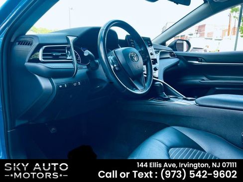 Used 2023 Toyota Camry SE FWD image 9