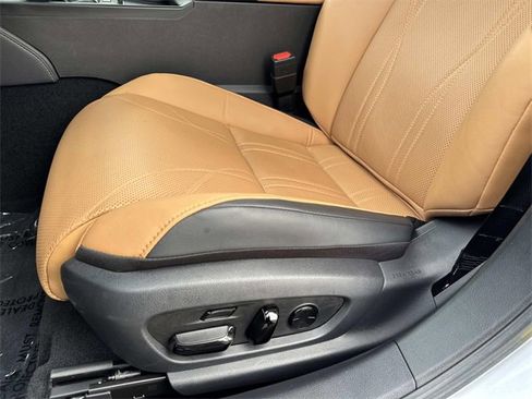 New 2025 Lexus ES 300h w/ Luxury Package image 19