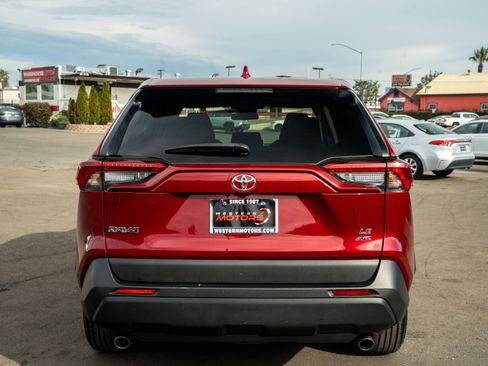 Used 2024 Toyota RAV4 LE image 9