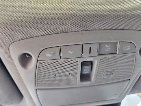 Used 2017 Nissan Rogue SL w/ SL Premium Package image 28