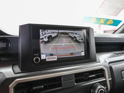 Certified 2025 Toyota Tacoma SR5 AWD/4WD image 14