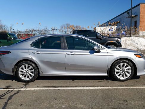 Used 2022 Toyota Camry LE w/ Carpet Mat Package (TMS) FWD image 8
