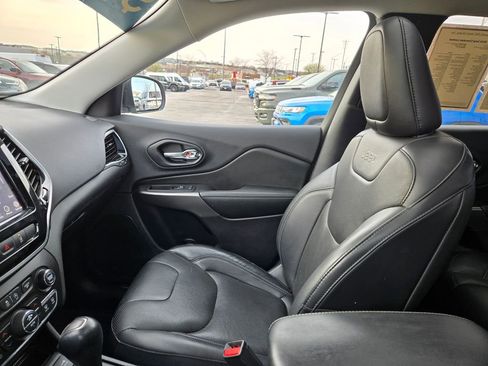 Used 2019 Jeep Cherokee Limited w/ Technology Group image 27