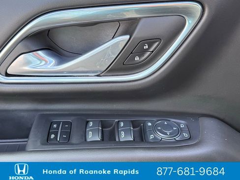 Used 2024 Chevrolet Suburban Premier image 30