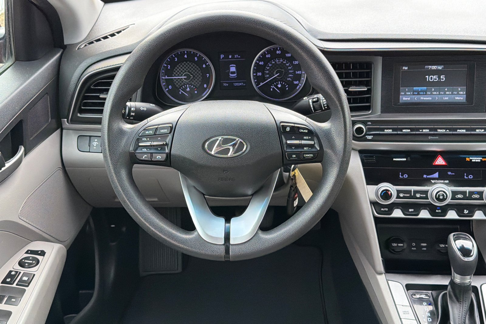 Used 2020 Hyundai Elantra SE FWD image 11