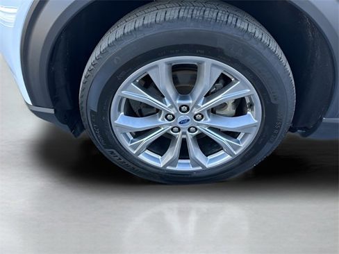 Used 2023 Ford Explorer Limited image 9
