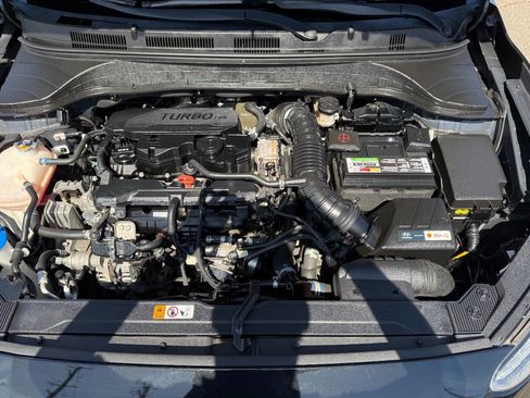 Used 2022 Hyundai Kona Limited w/ Cargo Package image 17