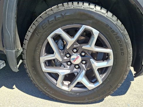 Used 2023 GMC Sierra 1500 SLT w/ SLT Premium Plus Package AWD/4WD image 8