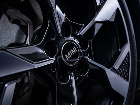 Certified 2025 MINI Cooper S image 7