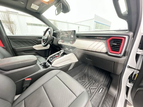 Used 2025 GMC Canyon AT4 w/ AT4X Package image 30