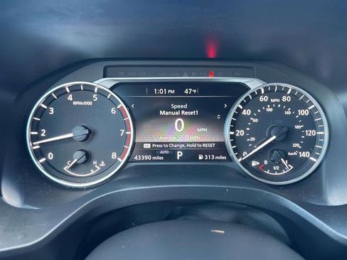 Used 2022 Nissan Rogue SV image 23