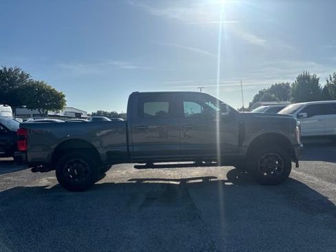 Used 2023 Ford F250 Lariat w/ Sport Appearance Package AWD/4WD image 4