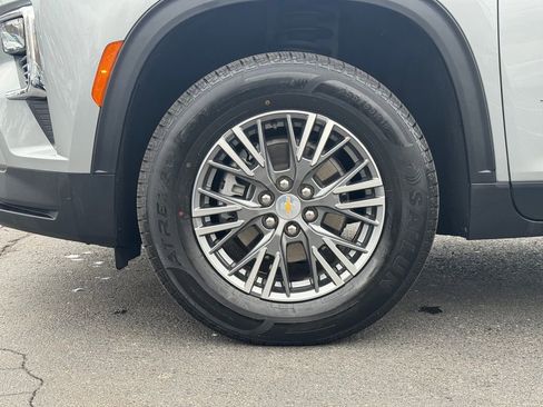 Used 2025 Chevrolet Traverse LT image 10