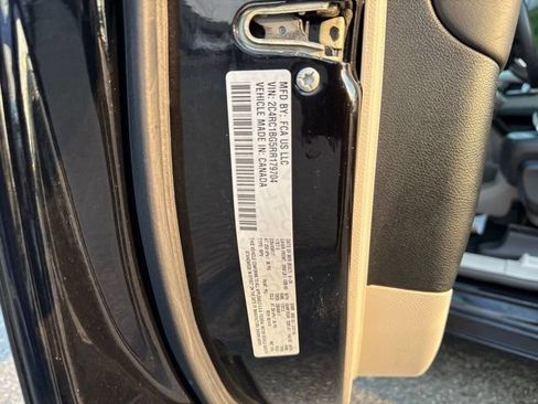 Used 2024 Chrysler Pacifica Touring-L FWD image 25
