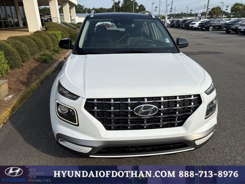 Certified 2022 Hyundai Venue Limited FWD image 7
