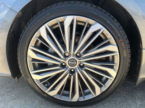 Used 2024 Nissan Altima 2.5 SL FWD image 8