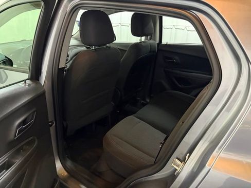 Used 2020 Chevrolet Trax LS FWD image 18