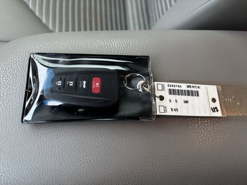 Used 2018 Toyota Camry SE w/ Convenience Package image 38