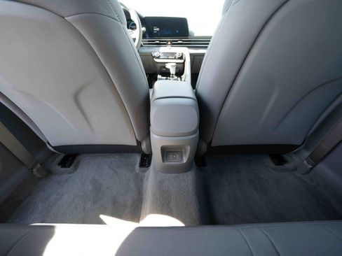 Used 2025 Hyundai Elantra SEL FWD image 22