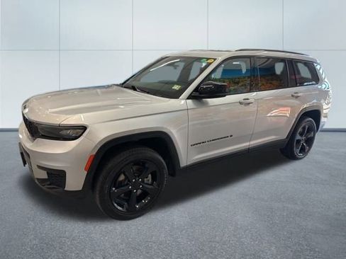 Used 2023 Jeep Grand Cherokee L Laredo image 2