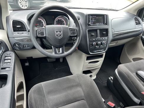 Used 2019 Dodge Grand Caravan SE w/ UConnect Hands-Free Group FWD image 21