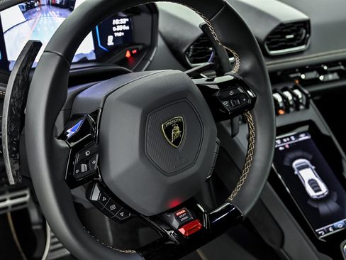 Used 2022 Lamborghini Huracan EVO RWD image 19