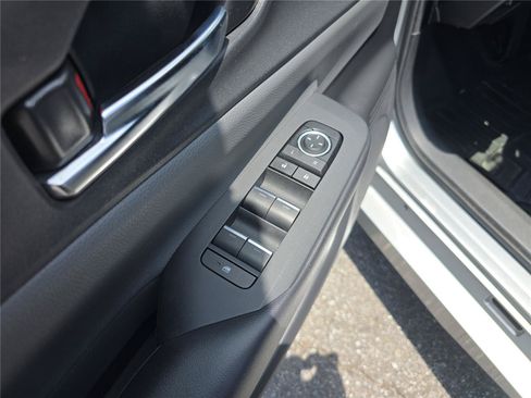 Used 2023 Toyota Prius XLE FWD image 19