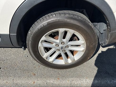 Used 2015 Ford Explorer XLT w/ Equipment Group 202A image 10