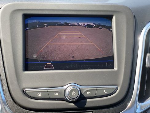 Used 2021 Chevrolet Equinox LS w/ LS Convenience Package image 17