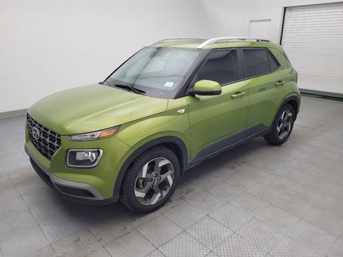 Used 2022 Hyundai Venue SEL FWD image 2
