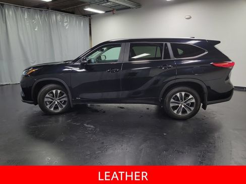 Used 2023 Toyota Highlander XLE AWD/4WD image 5