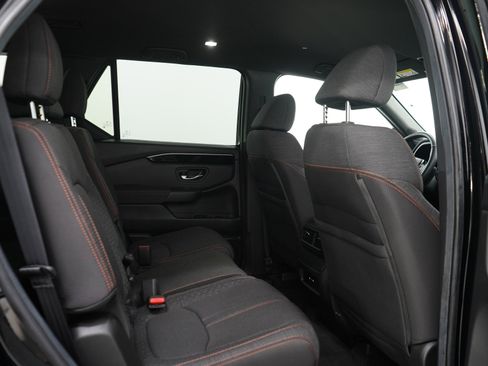 Used 2025 Honda Pilot Sport image 13