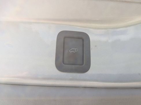 Used 2018 Toyota Highlander XLE w/ Carpet Mat Package (TMS) AWD/4WD image 29