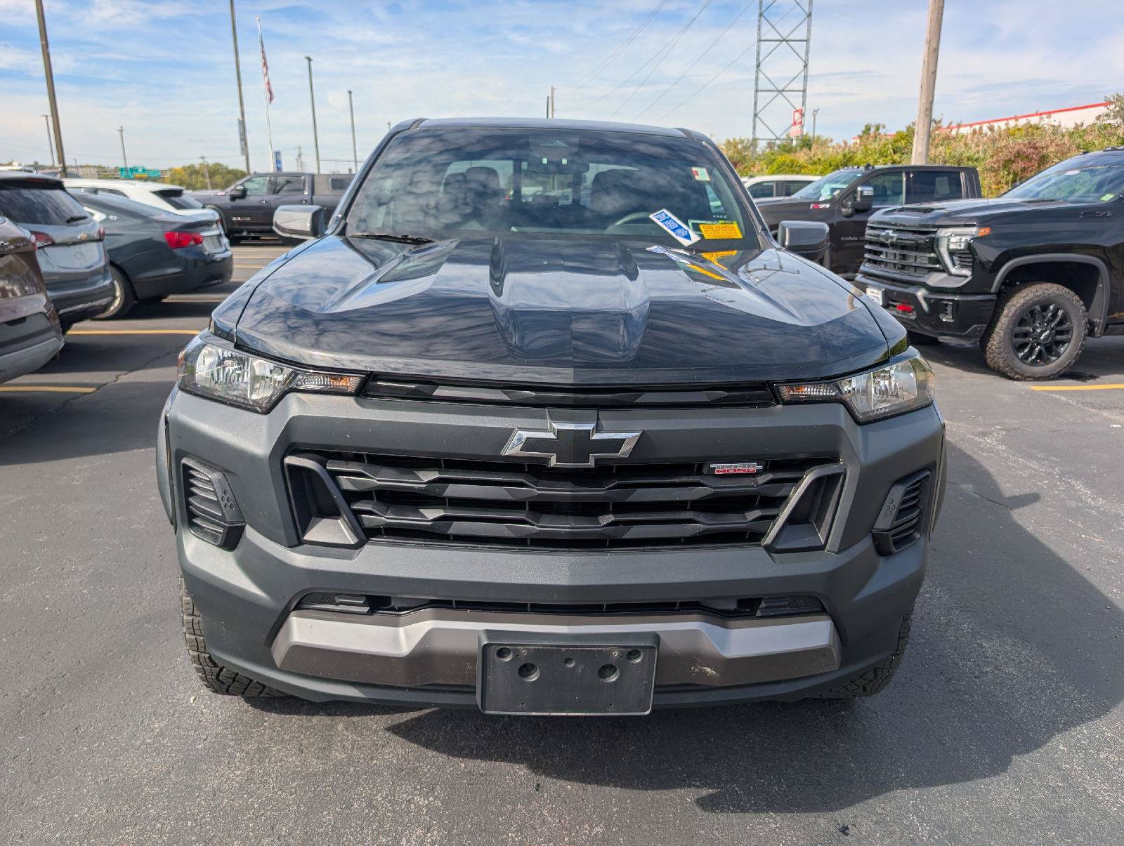 Used 2025 Chevrolet Colorado Trail Boss AWD/4WD image 2