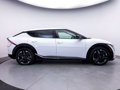 Used 2025 Kia EV6 Wind RWD image 41