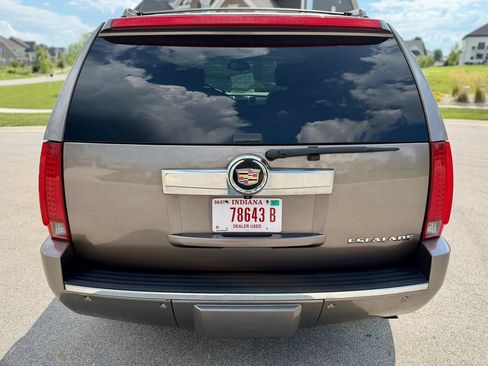 Used 2014 Cadillac Escalade Luxury AWD/4WD image 6