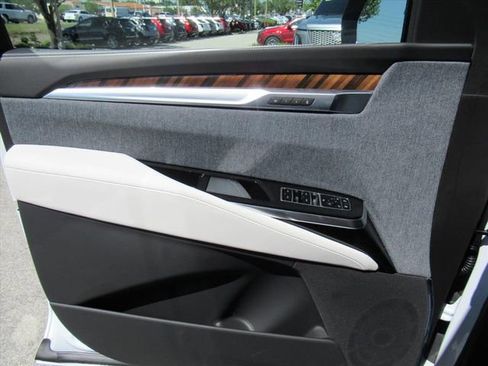 New 2026 Cadillac Escalade ESV Platinum Sport w/ LPO, ONYX Package image 23