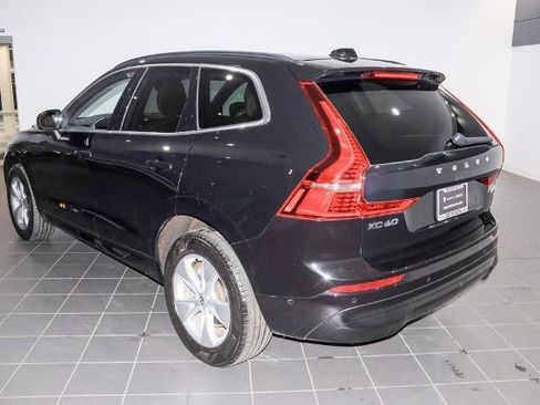 Used 2022 Volvo XC60 B5 Momentum image 3