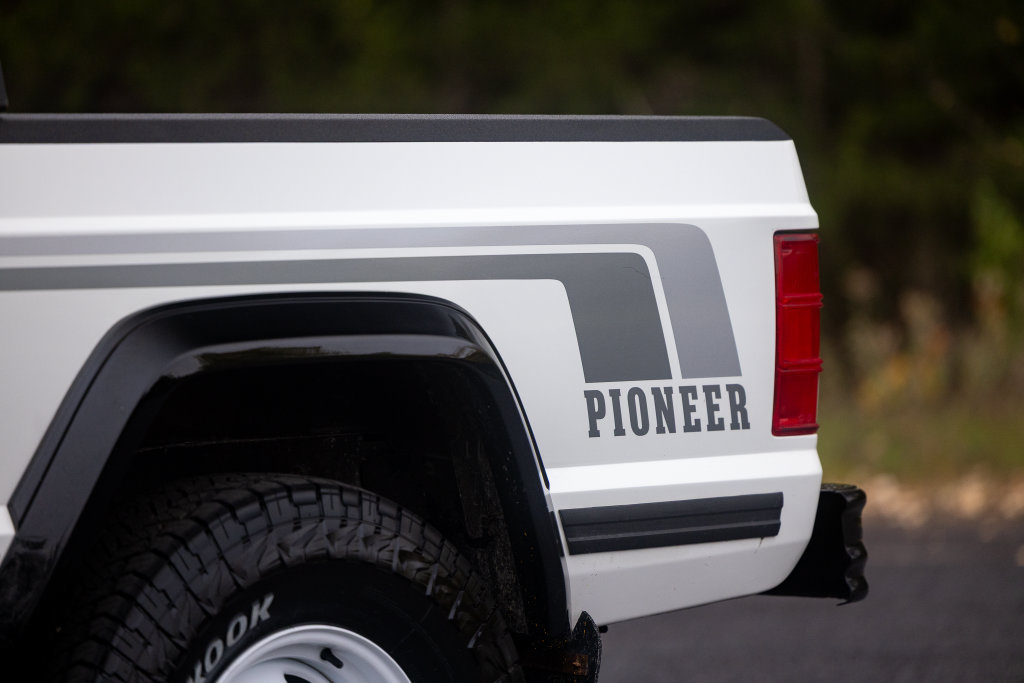 Used 1988 Jeep Comanche Pioneer AWD/4WD image 39