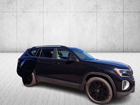 New 2026 Volkswagen Atlas SE image 3