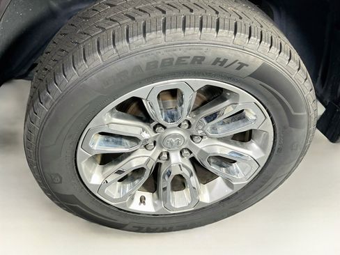 Used 2023 RAM 1500 Laramie AWD/4WD image 30