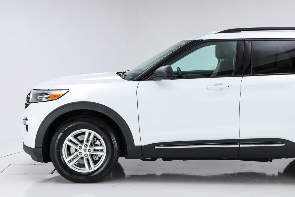 Used 2023 Ford Explorer XLT w/ Equipment Group 202A AWD/4WD image 47