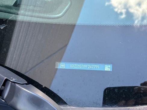 Used 2023 Chevrolet Malibu LT FWD image 2