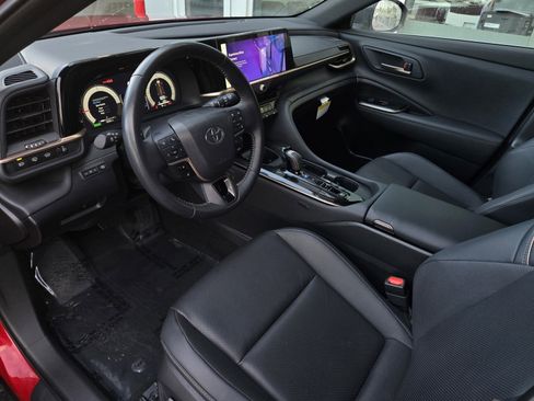 Used 2025 Toyota Crown Signia image 8