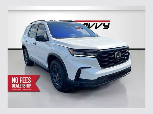 Used 2025 Honda Pilot TrailSport image 1