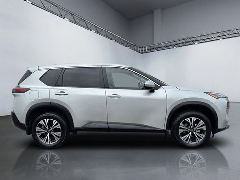 Used 2023 Nissan Rogue SV AWD/4WD image 3