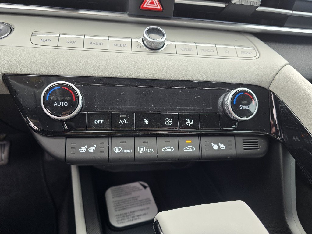 Used 2026 Hyundai Elantra Limited FWD image 22