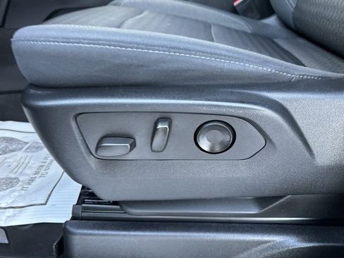 Used 2022 GMC Yukon XL SLE image 13