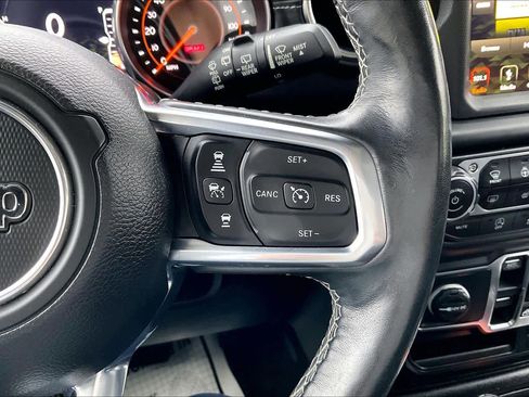 Used 2019 Jeep Wrangler Unlimited Sahara image 22