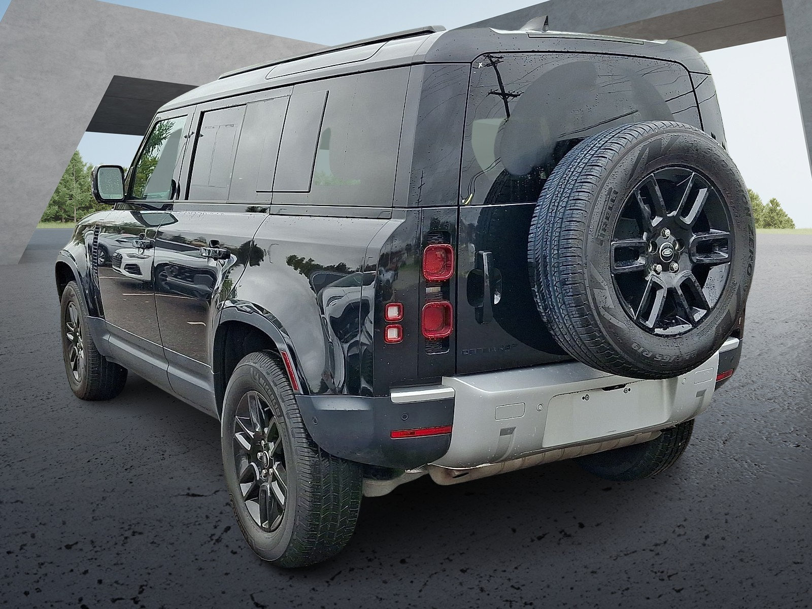 Used 2025 Land Rover Defender 110 S AWD/4WD image 4